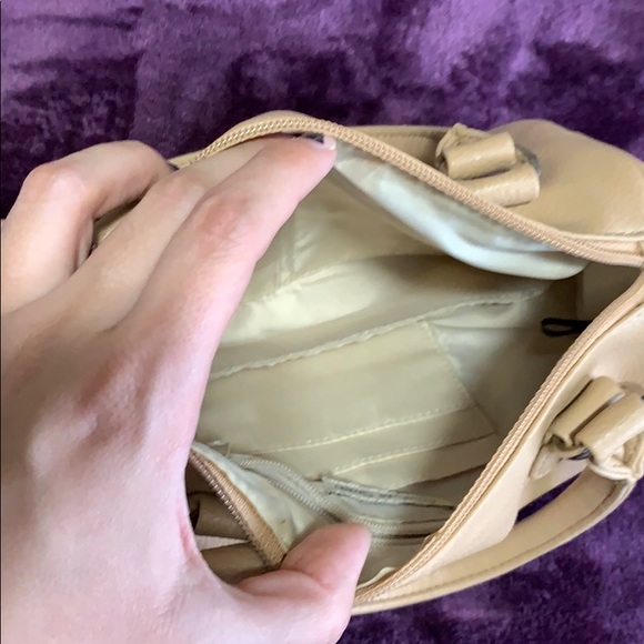 The cutest little tan, thrifted purse - Picture 2 of 3